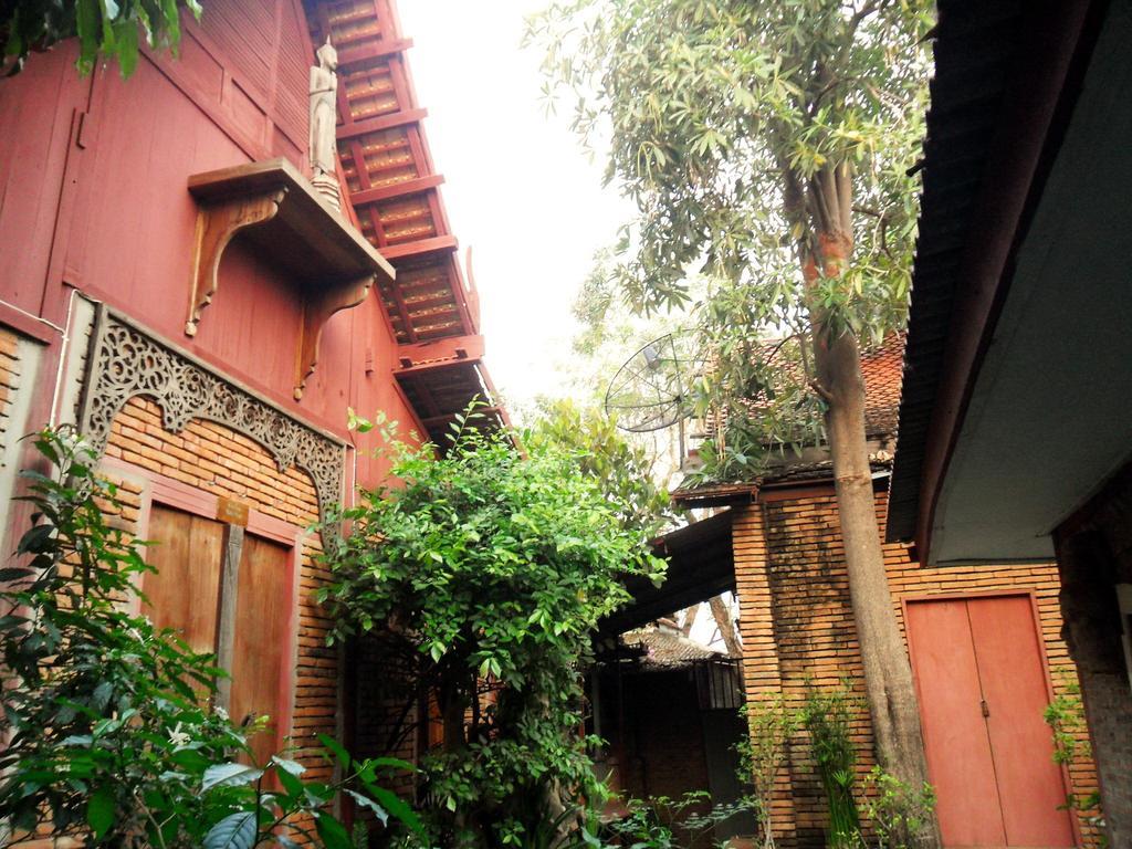 Ayutthaya Bouchic Hostel Exterior photo