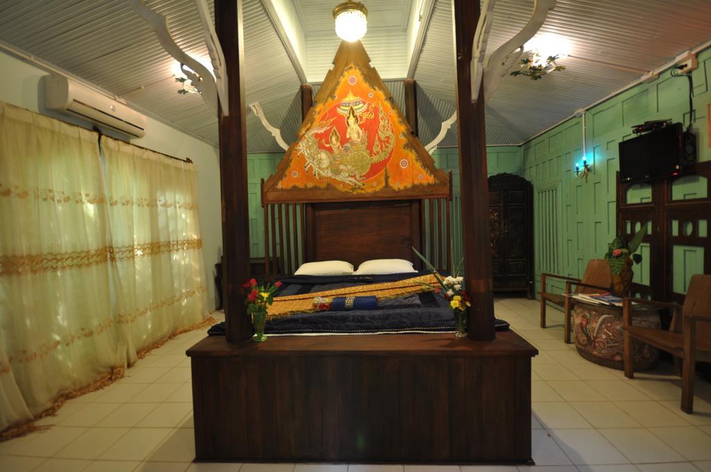 Ayutthaya Bouchic Hostel Exterior photo