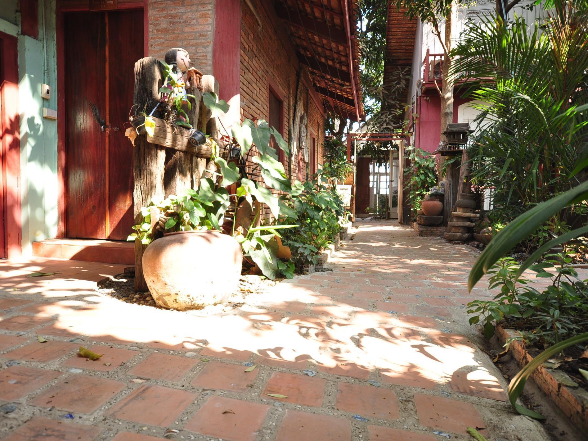 Ayutthaya Bouchic Hostel Exterior photo