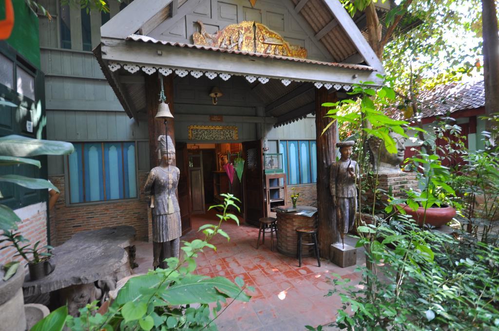 Ayutthaya Bouchic Hostel Exterior photo