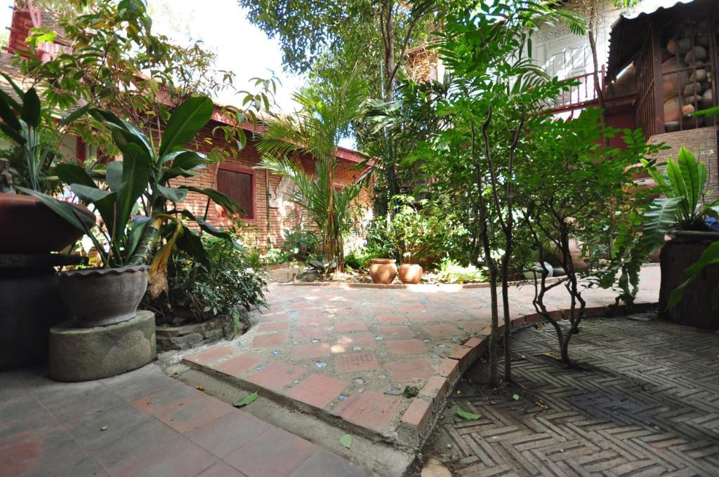 Ayutthaya Bouchic Hostel Exterior photo