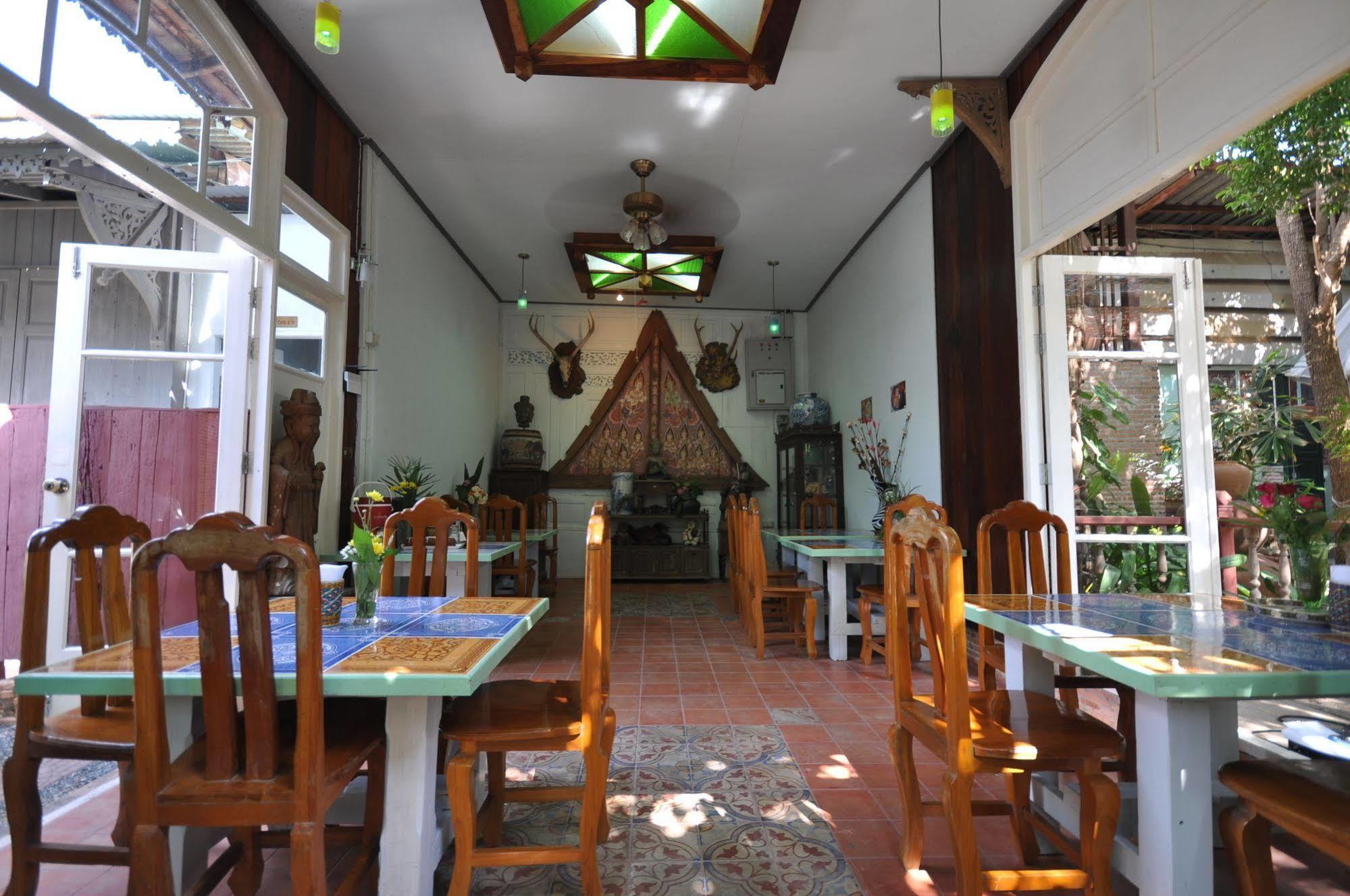 Ayutthaya Bouchic Hostel Exterior photo